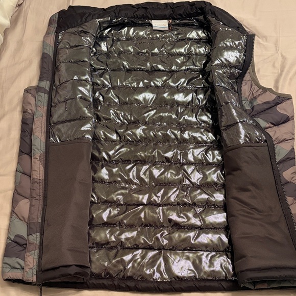 Columbia Men's XL Powder Lite Omno-Heat Green and Black Camo Puffer Vest - Picture 7 of 11